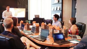 Comment choisir une formation en langues adaptée aux besoins de votre entreprise ?